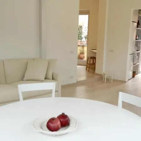 Panoramic Quirinale Garden Apartment *