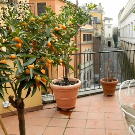 Panoramic Quirinale Garden Apartment *